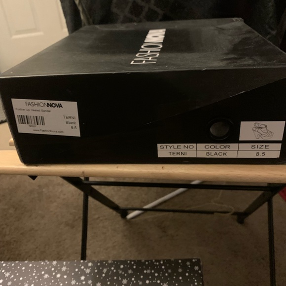 Stylish black (clog like) heels - Picture 3 of 4